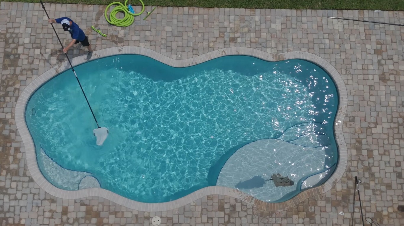 Professional pool cleaning service in Pico Rivera, CA